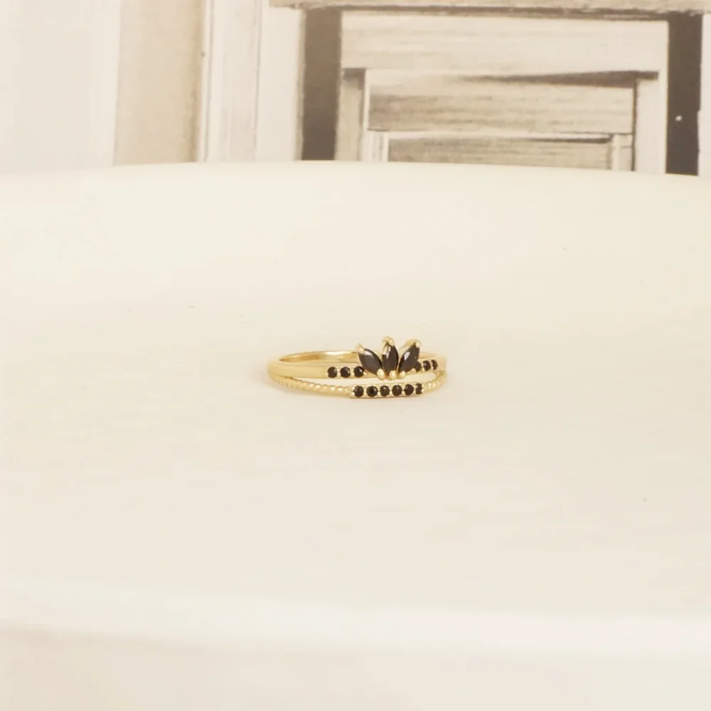 טבעת זהב כפולה משובצת אוניקס