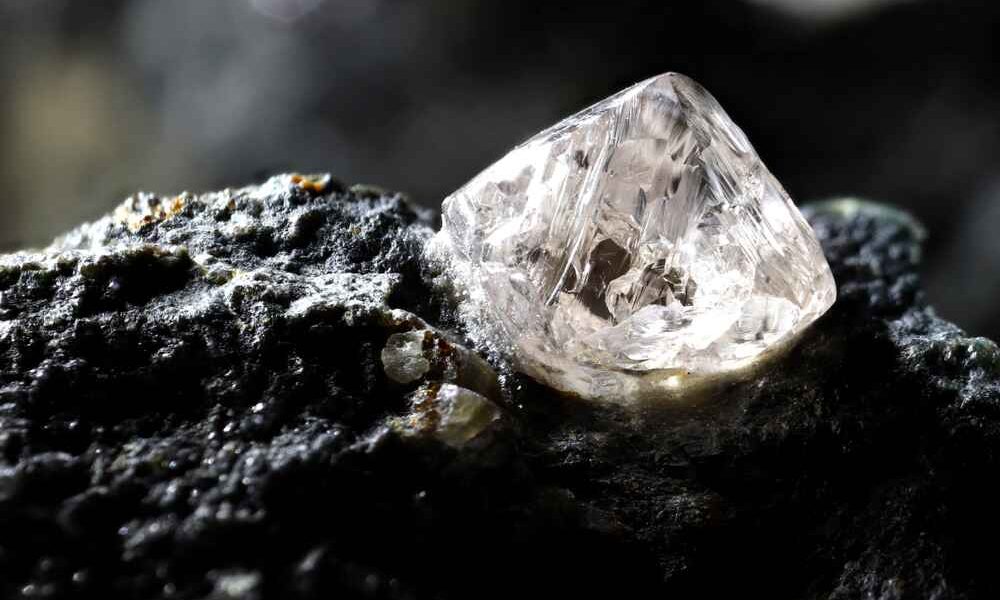השוואה בין יהלומים מעבדה ליהלום טבעי